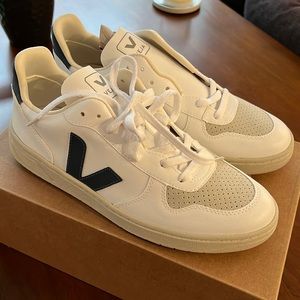 VEJA V-10 CWL WHITE CALIFORNIA sneakers 

NWT/Original packaging